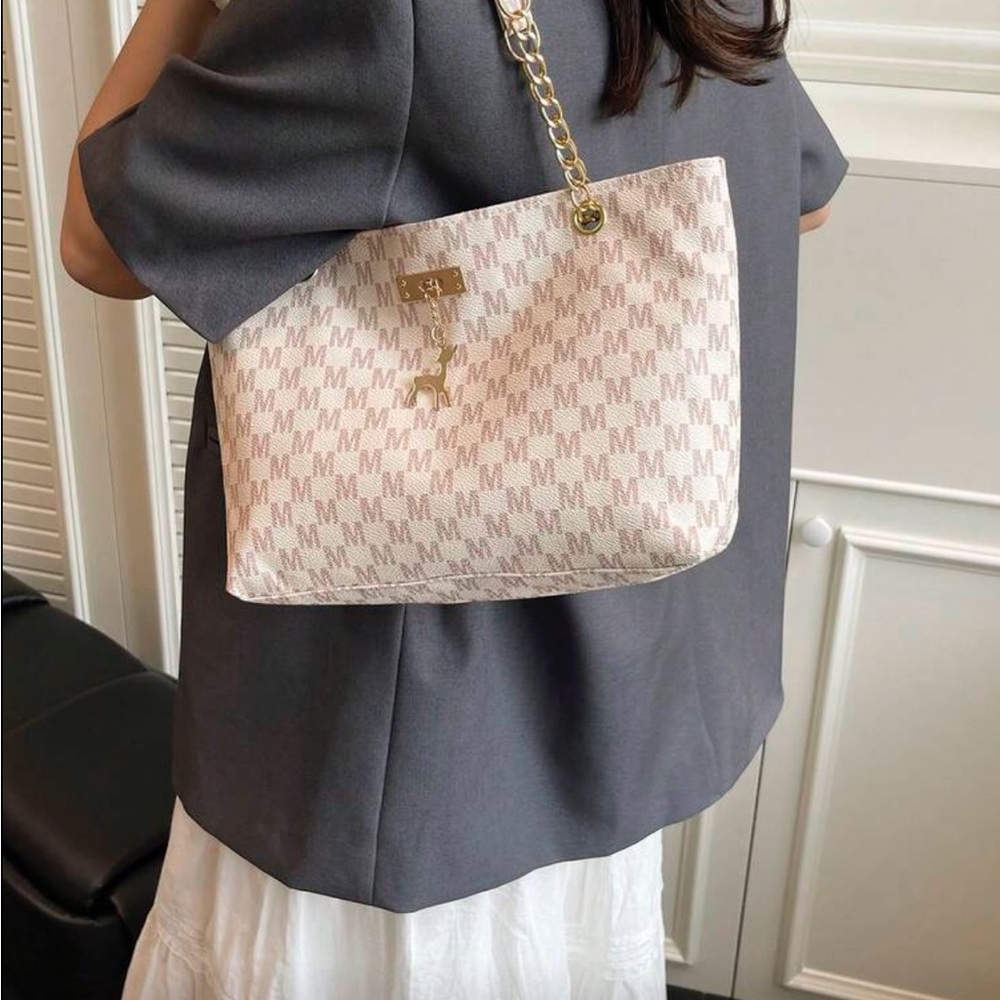 ⚠️Clearance Patterned Chain Shoulder Tote Bag With Gold Accents - Picture 3 of 9
